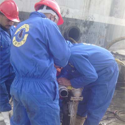 عملية تنظيف وتطهير تانكات الجمعية الوطنية للبترول